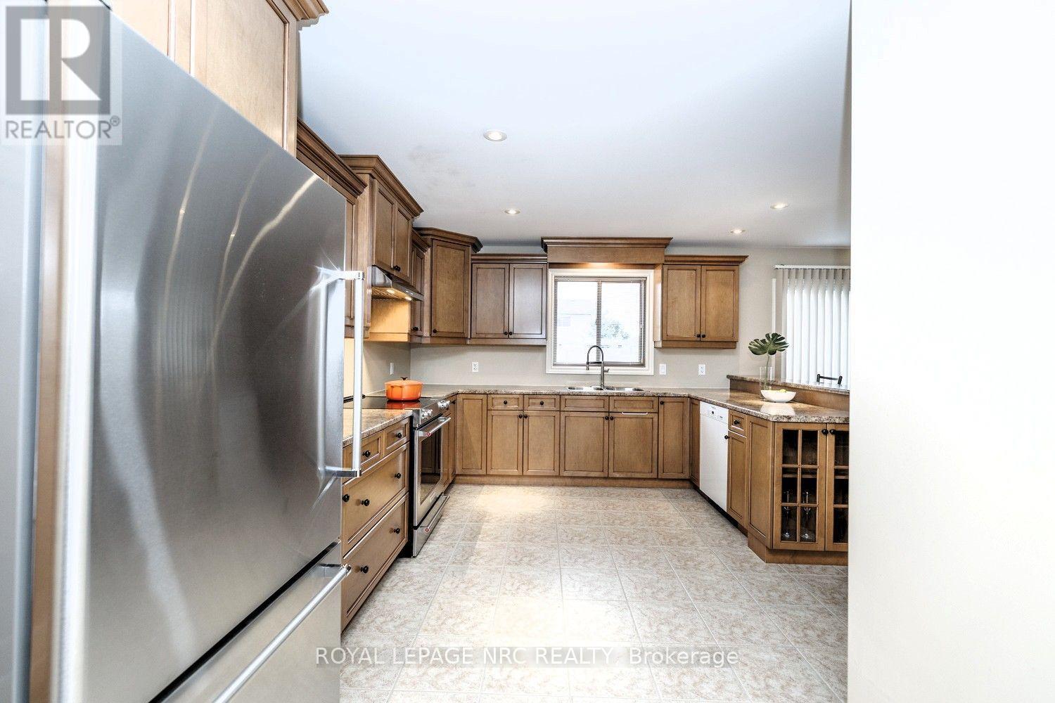 8394 Greenfield Crescent, Niagara Falls, Ontario  L2H 3J8 - Photo 9 - X13825410
