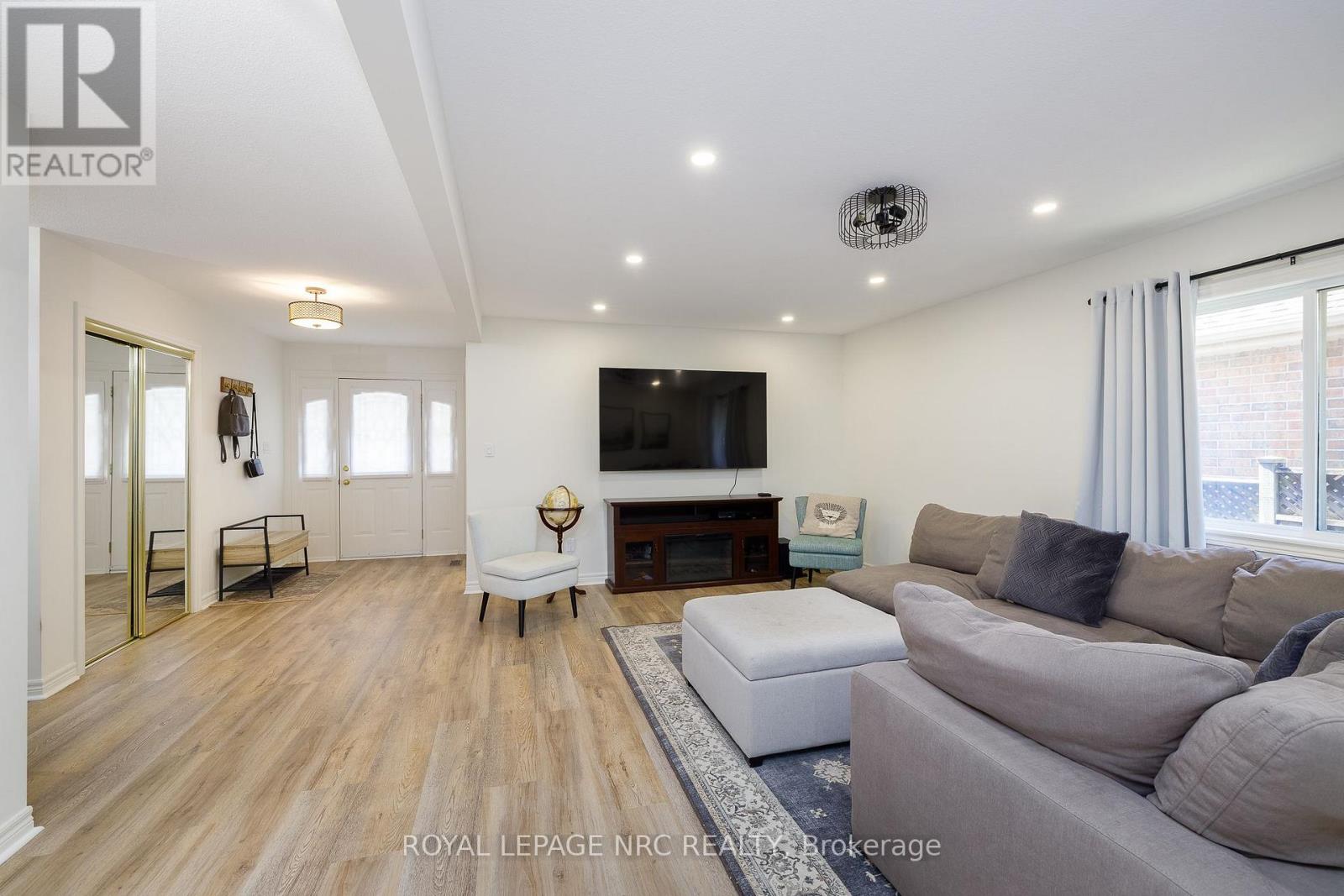 7621 Cameron Court, Niagara Falls, Ontario  L2H 3G9 - Photo 6 - X13826802