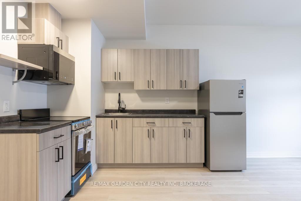 54 Front Street S, Thorold, Ontario  L2V 1X1 - Photo 2 - X13827234