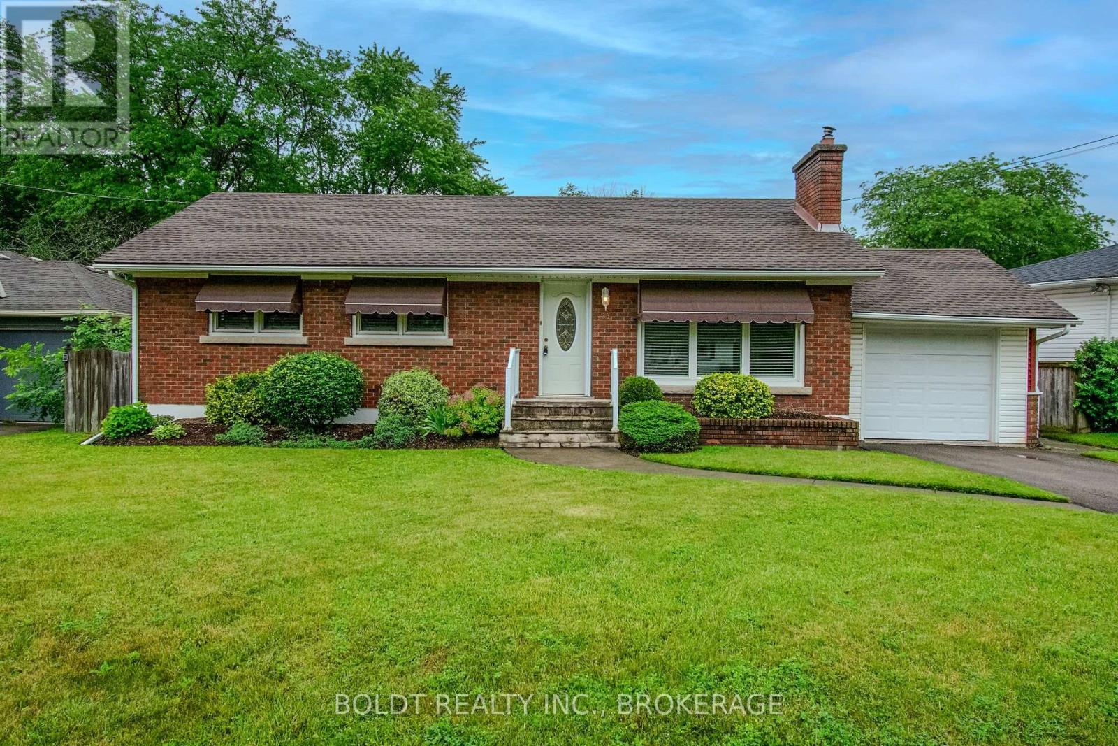 25 ELM RIDGE DRIVE, St. Catharines, Ontario