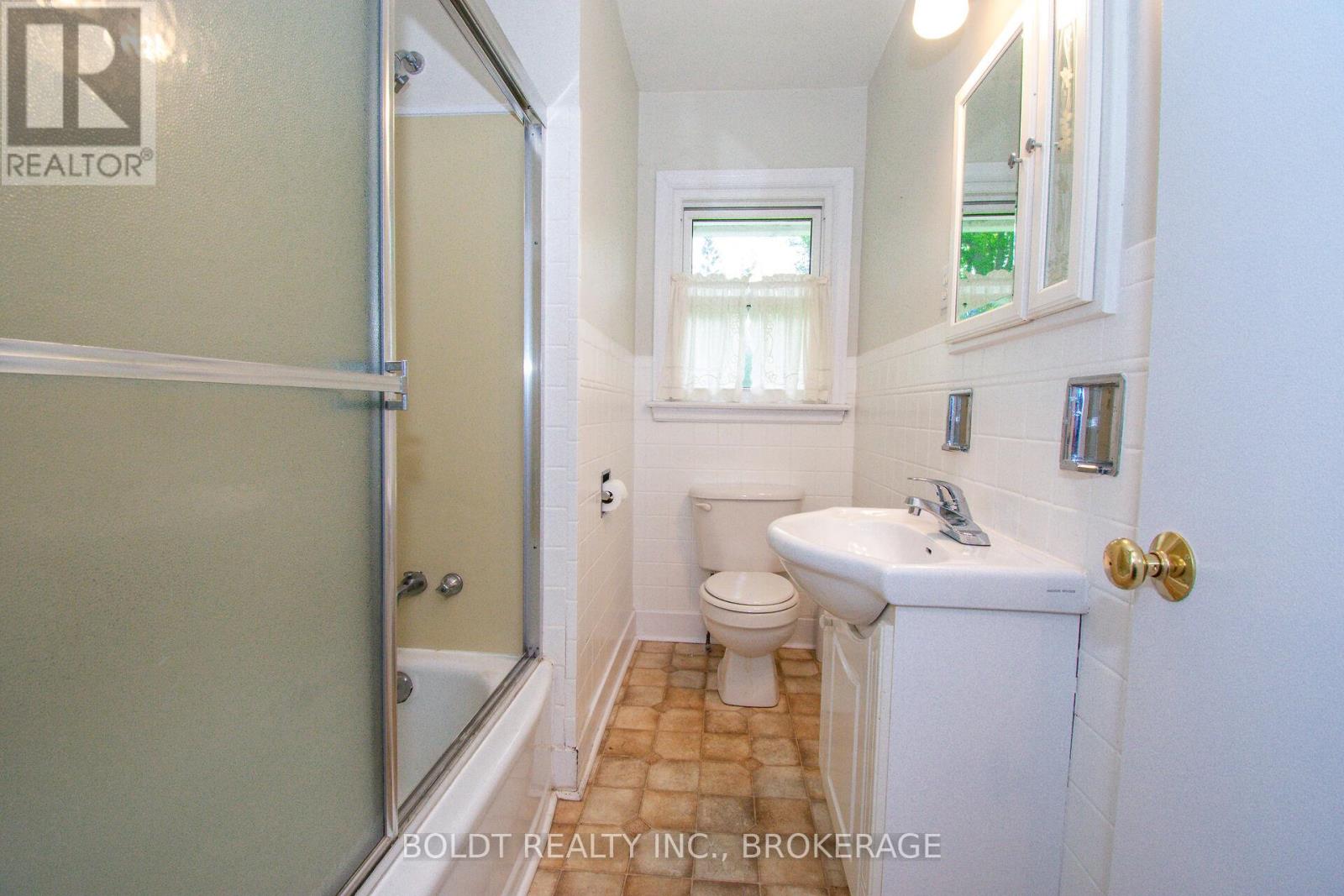 25 Elm Ridge Drive, St. Catharines, Ontario  L2T 2A7 - Photo 15 - X13827950