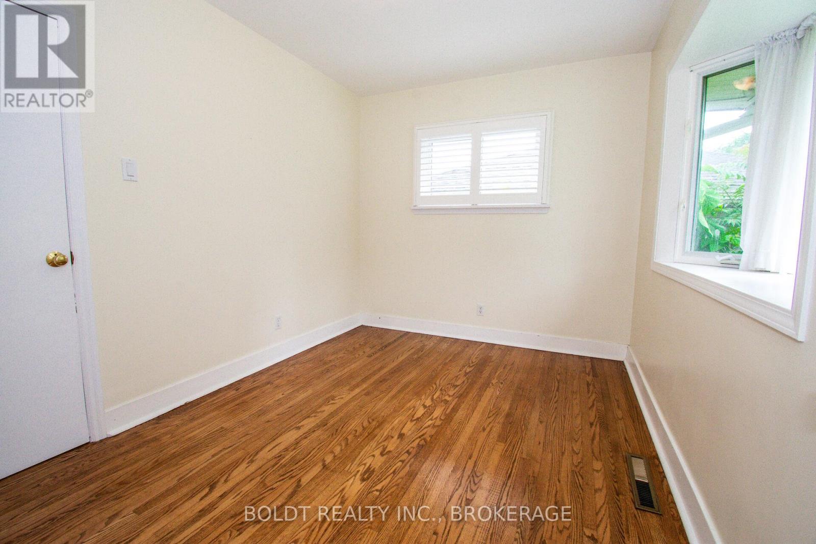 25 Elm Ridge Drive, St. Catharines, Ontario  L2T 2A7 - Photo 18 - X13827950