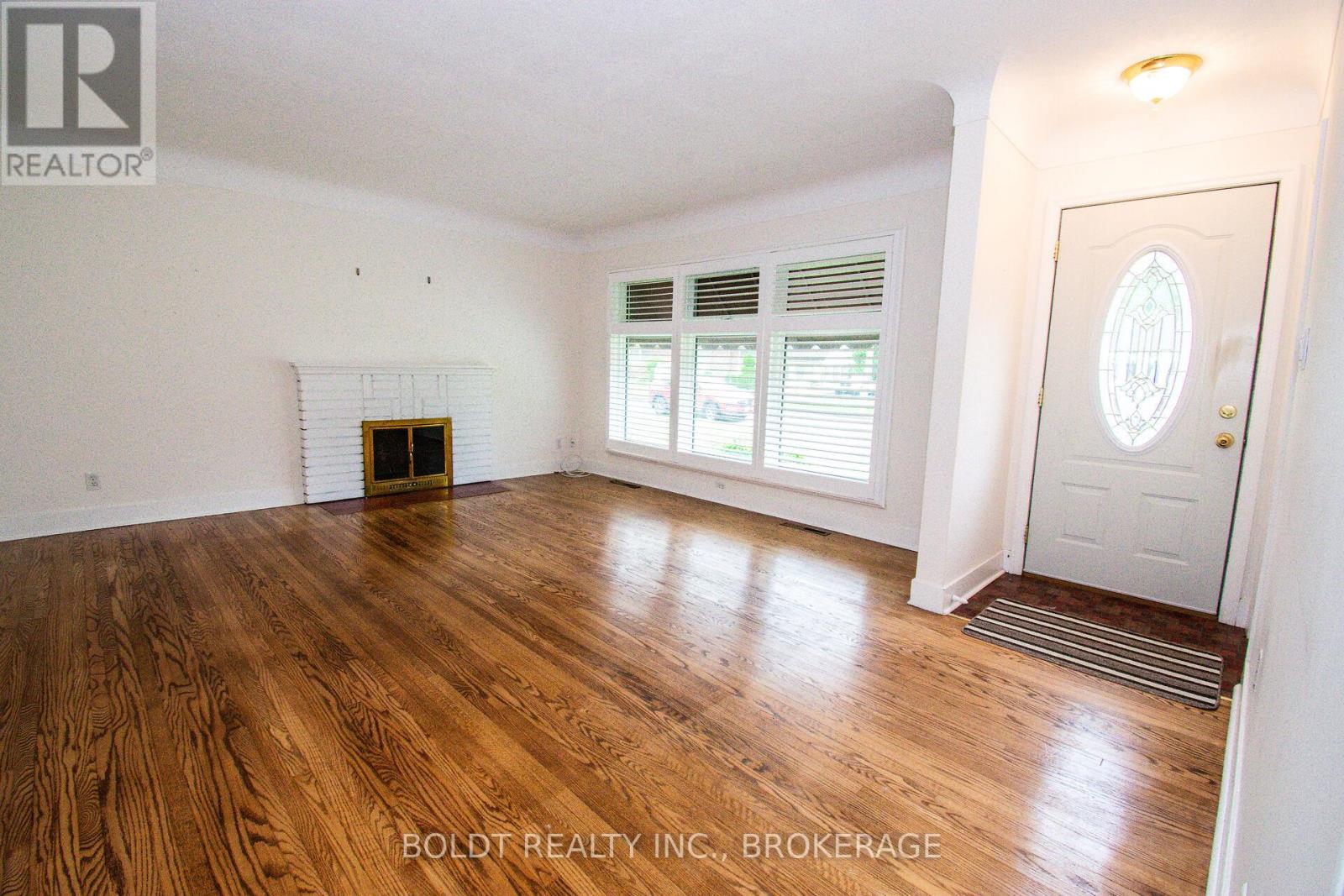 25 Elm Ridge Drive, St. Catharines, Ontario  L2T 2A7 - Photo 2 - X13827950