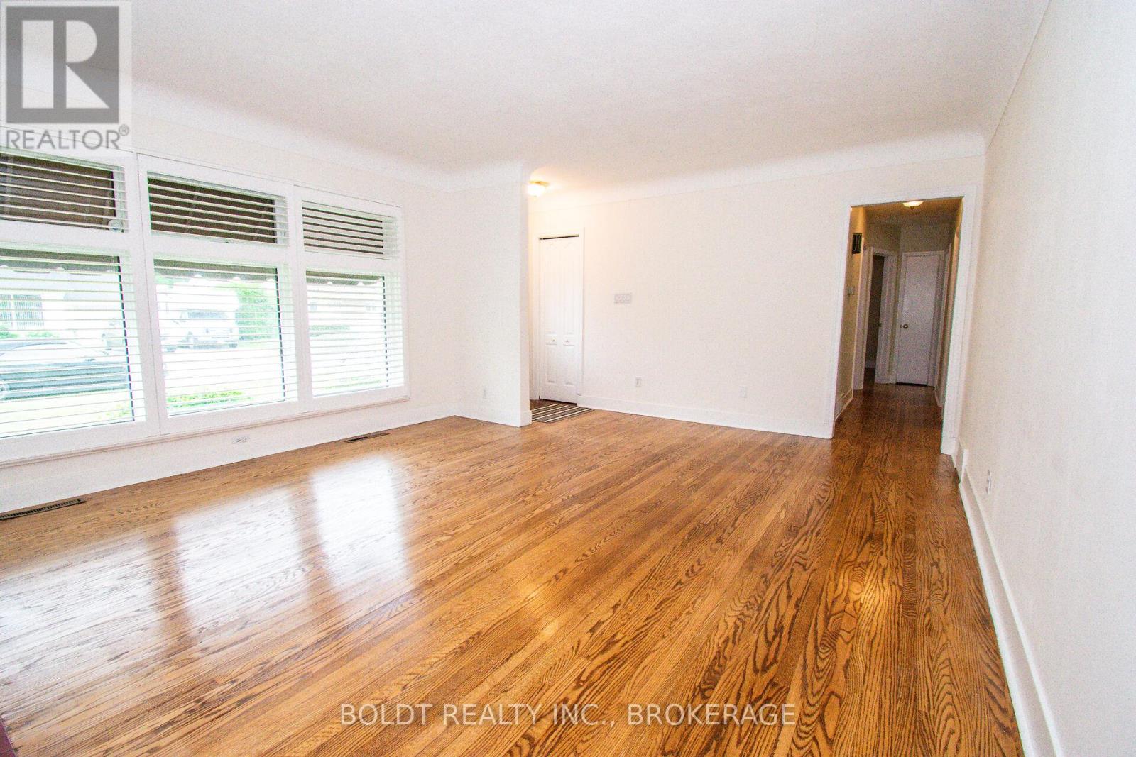 25 Elm Ridge Drive, St. Catharines, Ontario  L2T 2A7 - Photo 4 - X13827950