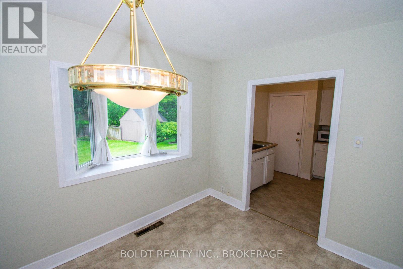 25 Elm Ridge Drive, St. Catharines, Ontario  L2T 2A7 - Photo 8 - X13827950