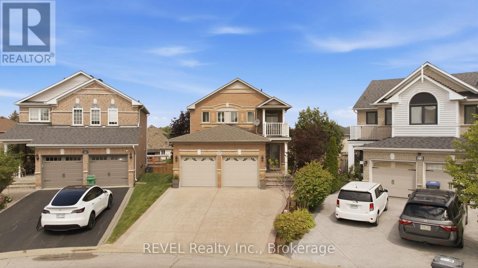 20 Hayloft Court, Brampton, Ontario  L6X 4R7 - Photo 2 - W13828458