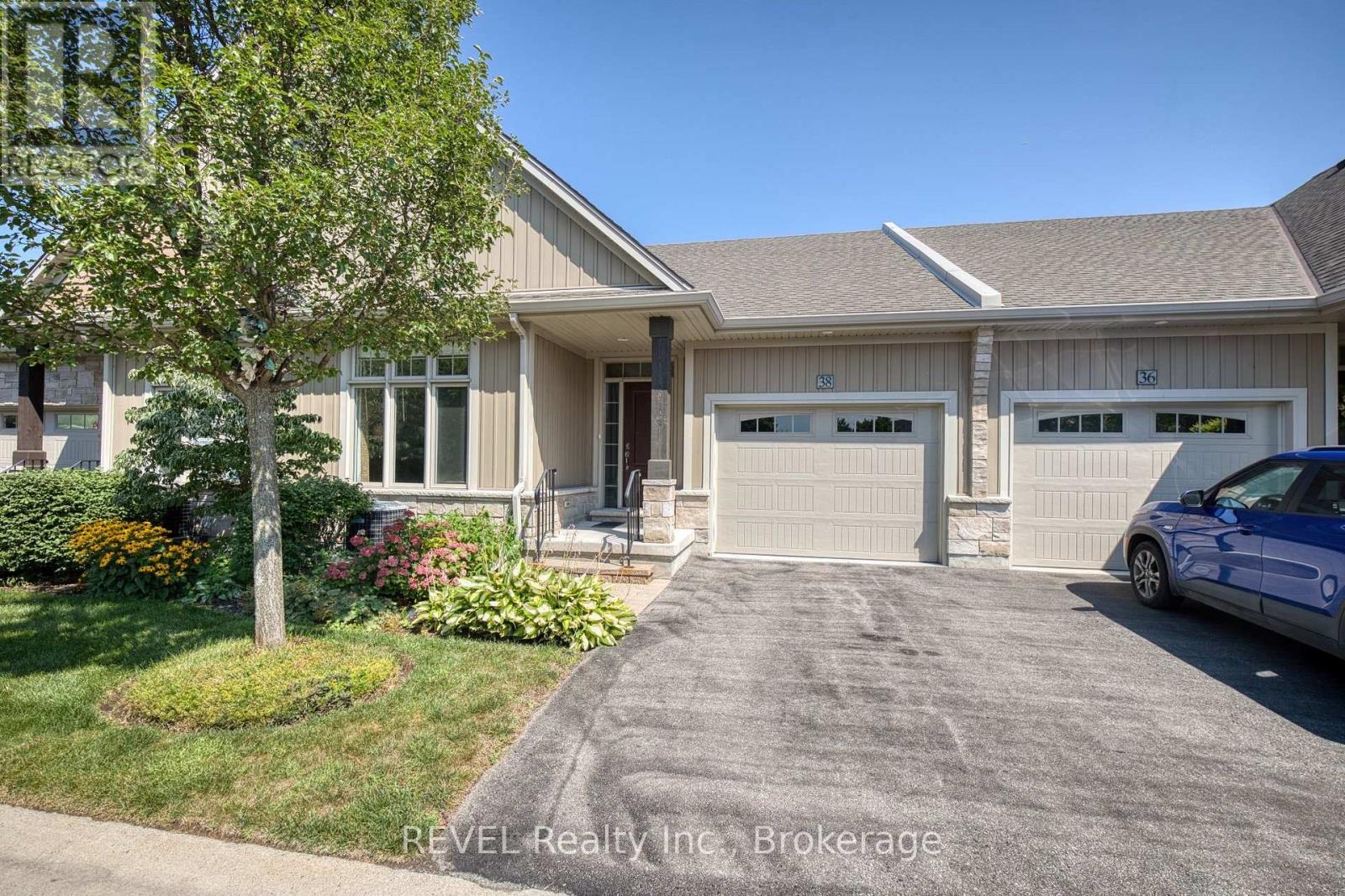 38 SANDALWOOD COMMON, St. Catharines, Ontario