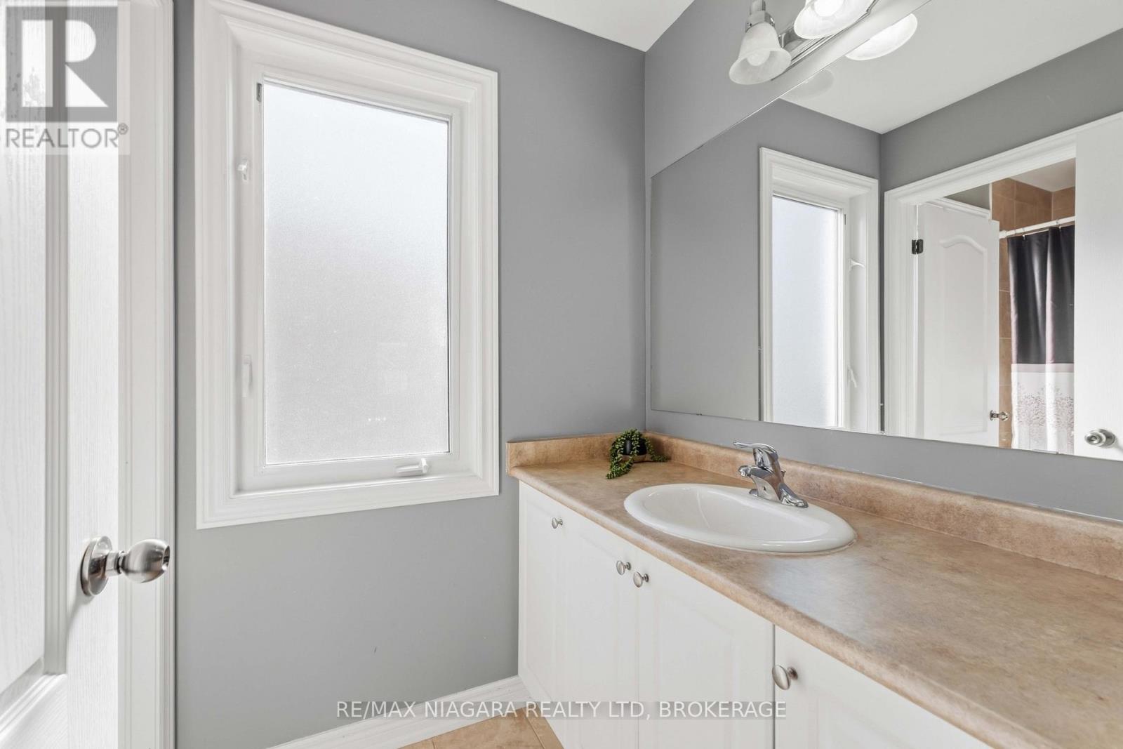 8760 Milomir Street, Niagara Falls, Ontario  L2H 0C6 - Photo 14 - X13830346