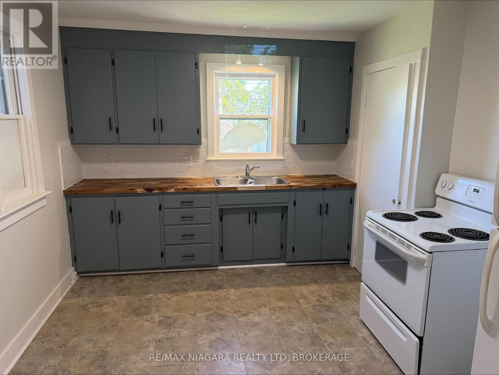 12a Jarvis Street, Fort Erie, Ontario  L2A 2S1 - Photo 5 - X13830930