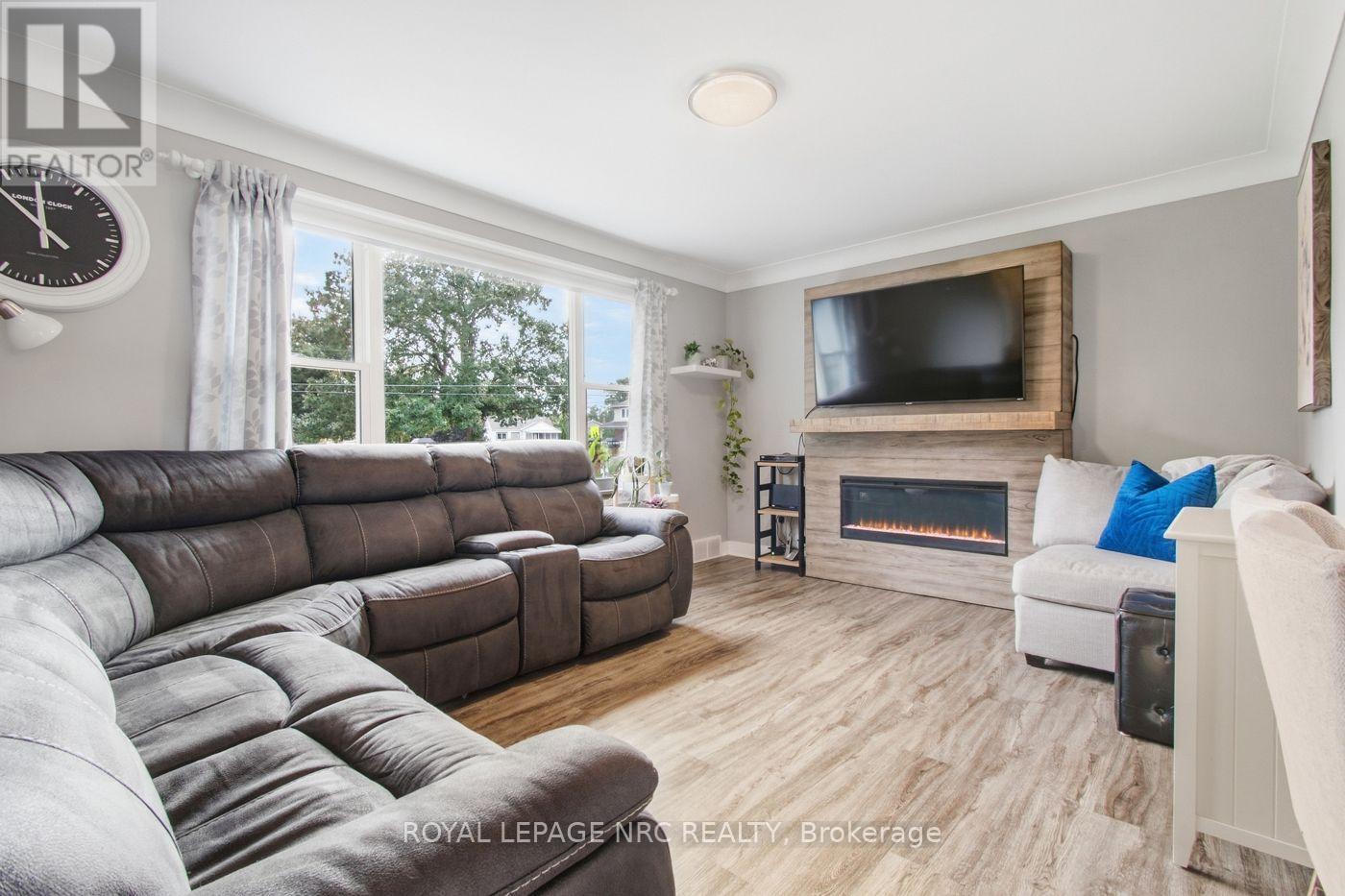 8031 Watson Street, Niagara Falls, Ontario  L2H 1E4 - Photo 13 - X13831024