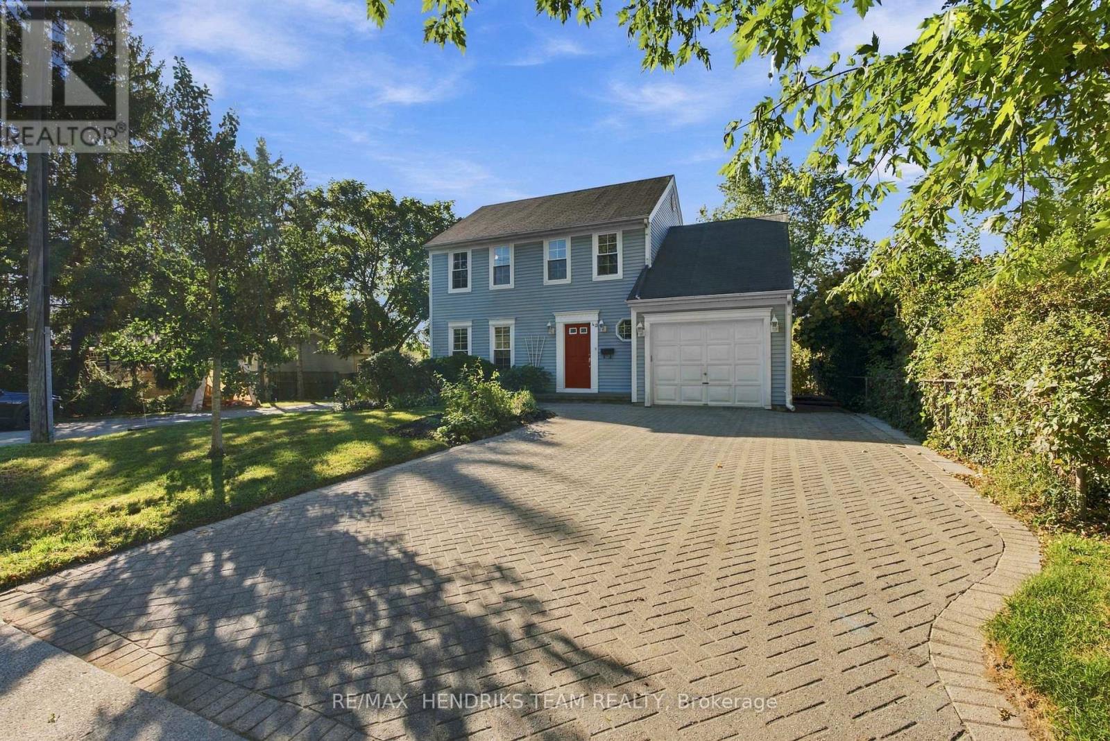 40 EMMETT STREET, Pelham, Ontario