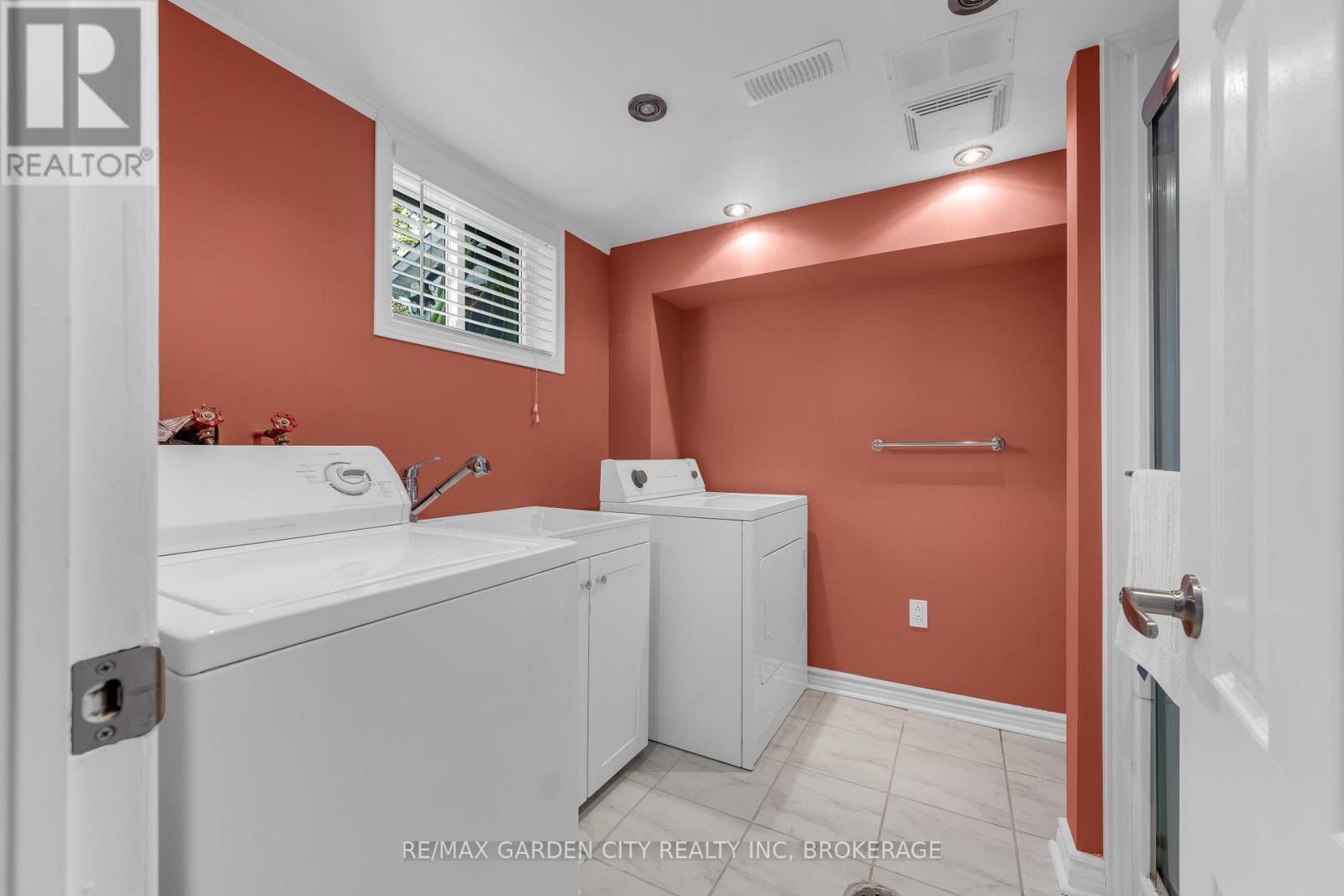 4 Manor Road, St. Catharines, Ontario  L2N 3B5 - Photo 18 - X13831770