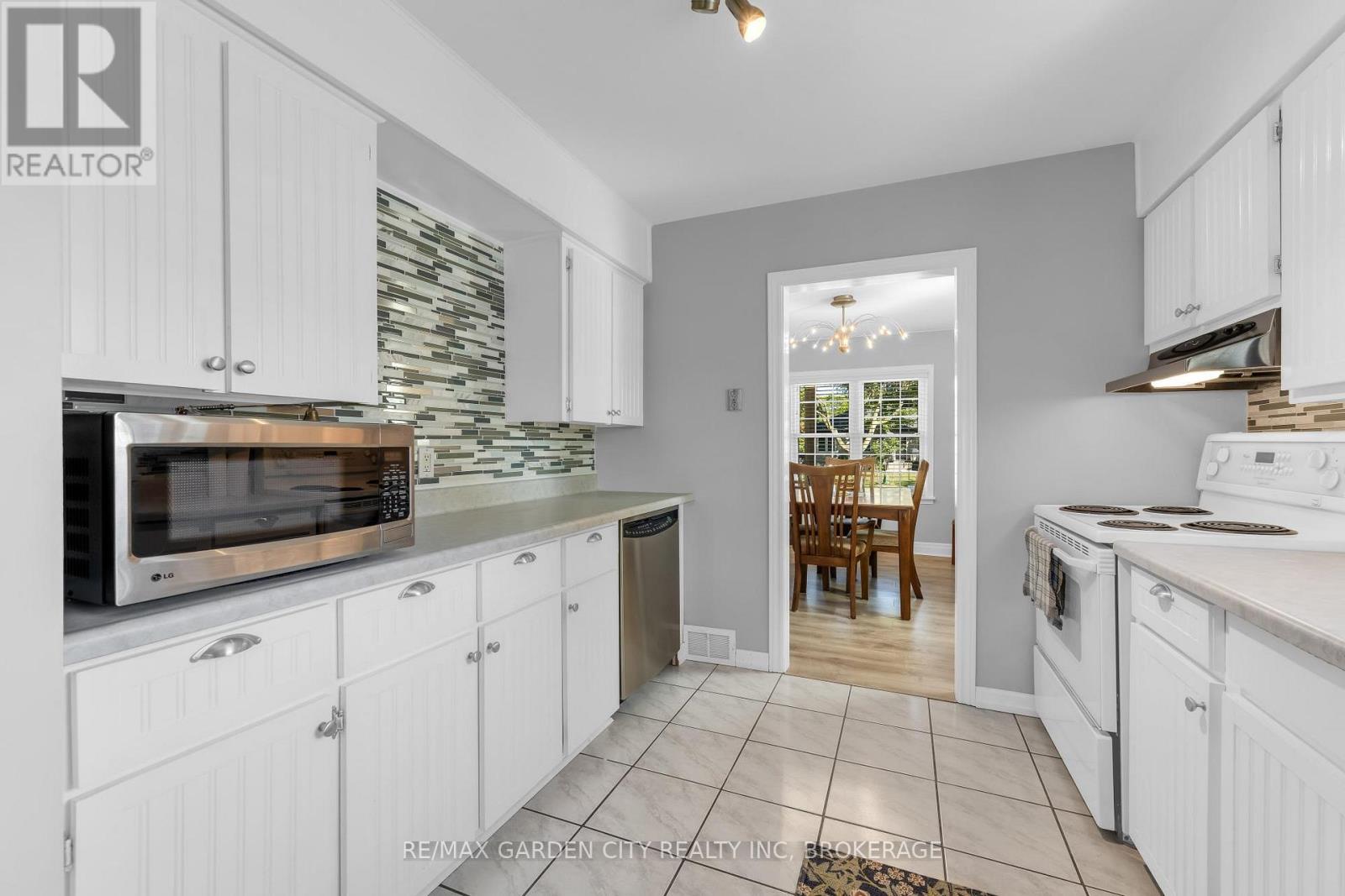 4 Manor Road, St. Catharines, Ontario  L2N 3B5 - Photo 6 - X13831770