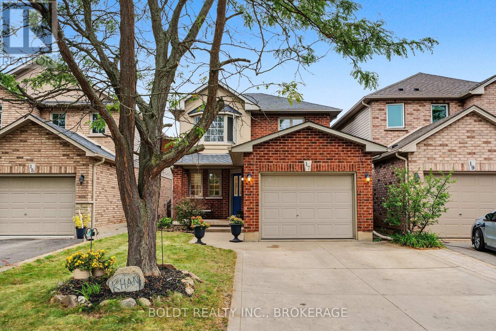 17 VALRIDGE COURT, Hamilton, Ontario