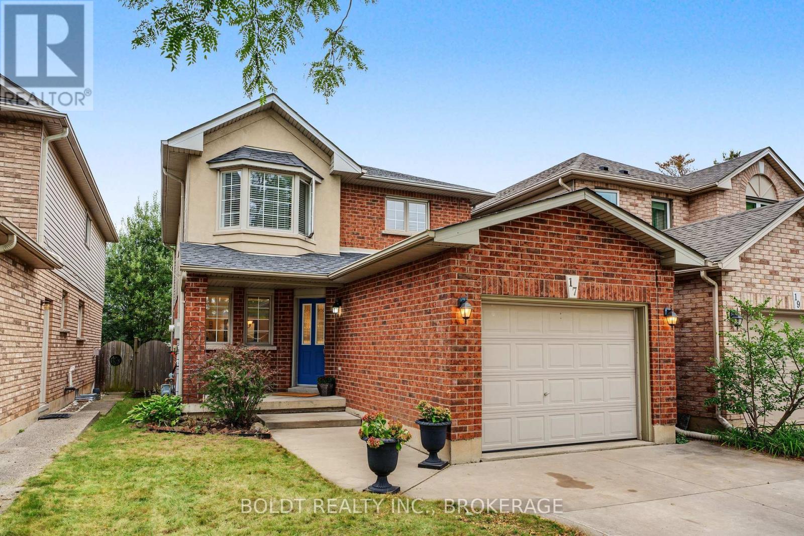 17 Valridge Court, Hamilton, Ontario  L9G 4Y5 - Photo 3 - X13831854