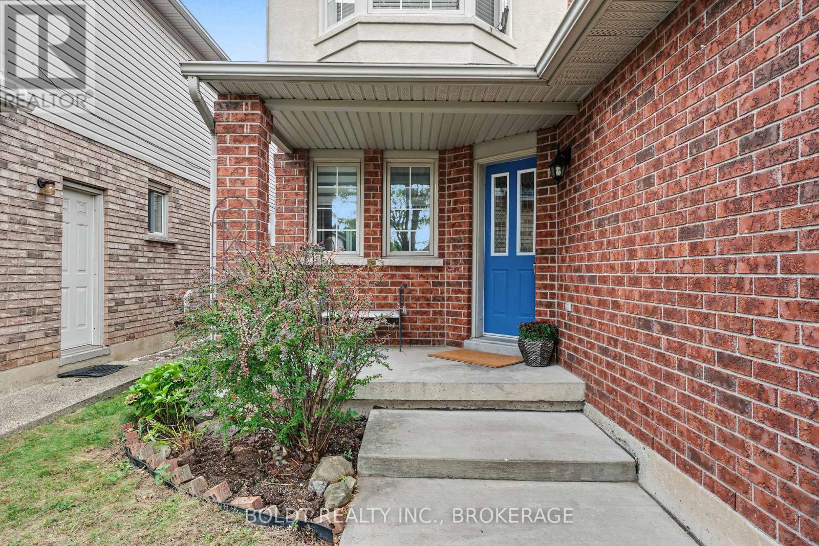 17 Valridge Court, Hamilton, Ontario  L9G 4Y5 - Photo 4 - X13831854