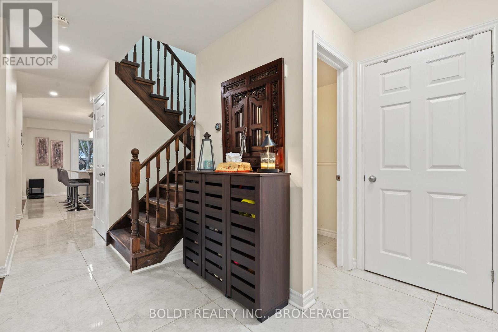 17 Valridge Court, Hamilton, Ontario  L9G 4Y5 - Photo 6 - X13831854