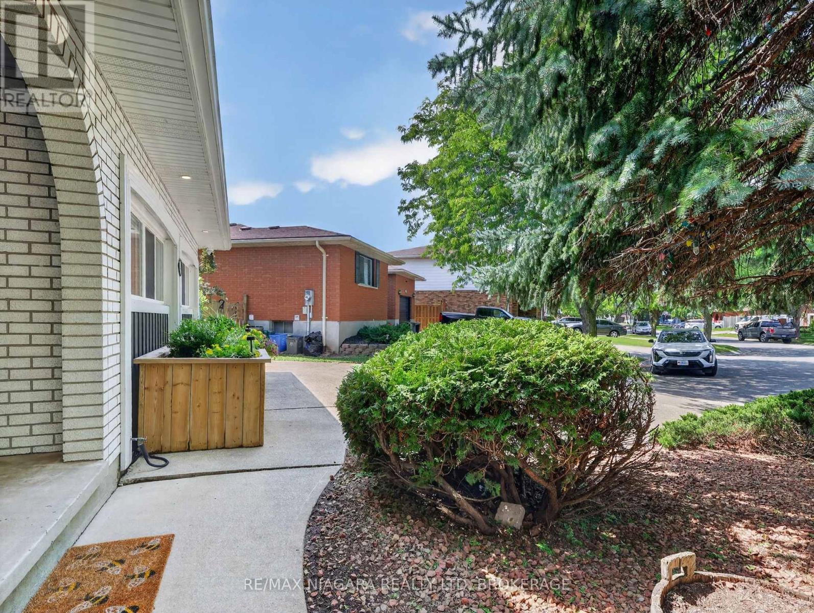 14 Fairlawn Court, St. Catharines, Ontario  L2M 7K4 - Photo 3 - X13832844