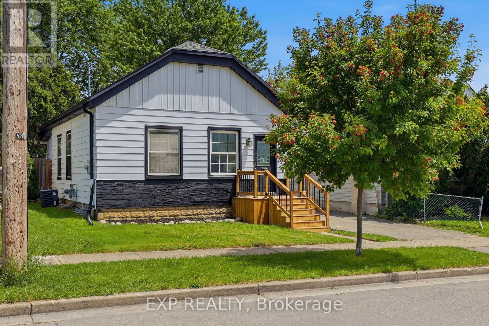 134 Sterling Street, London East, Ontario  N5Y 1Y8 - Photo 2 - X13833174