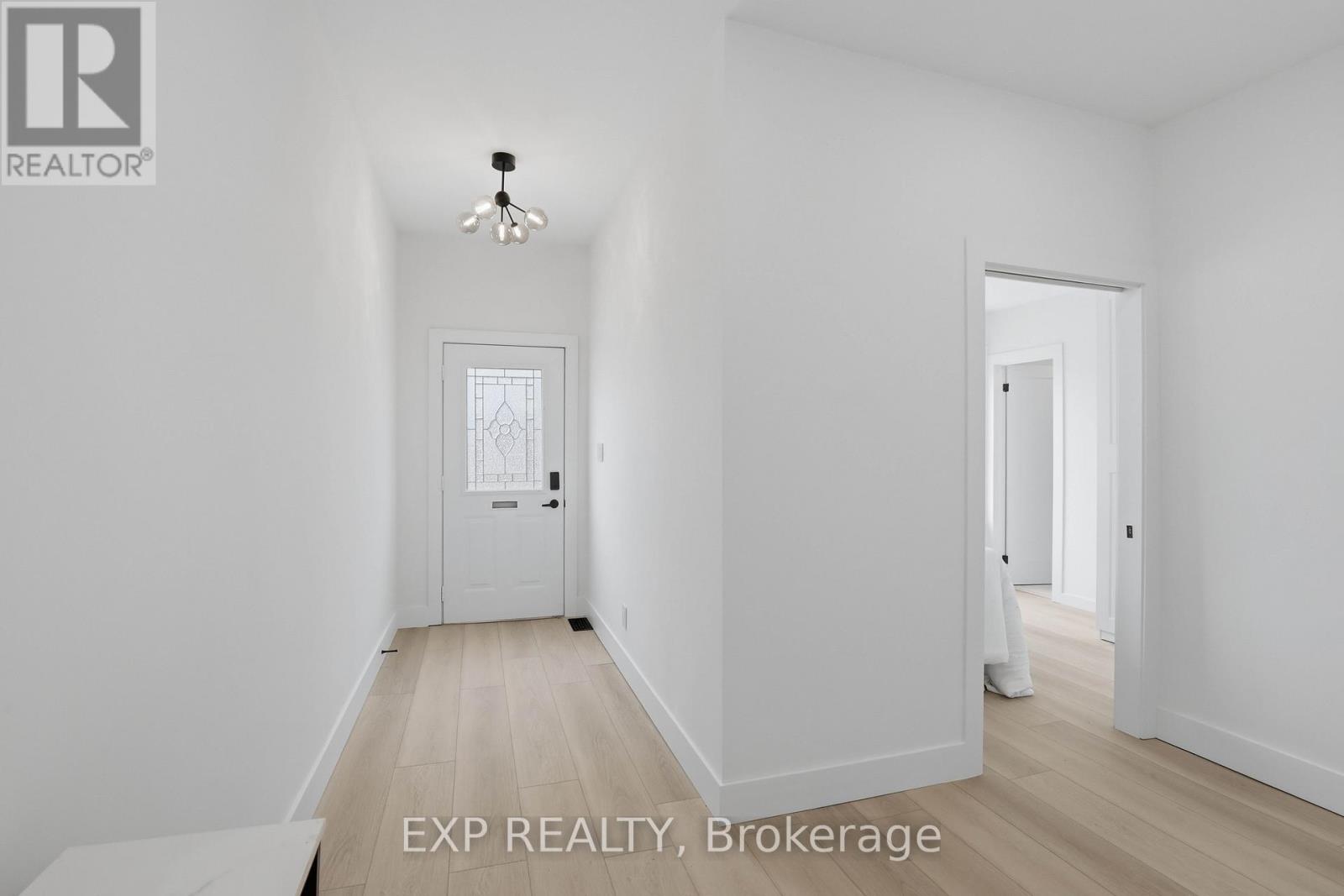 134 Sterling Street, London East, Ontario  N5Y 1Y8 - Photo 3 - X13833174