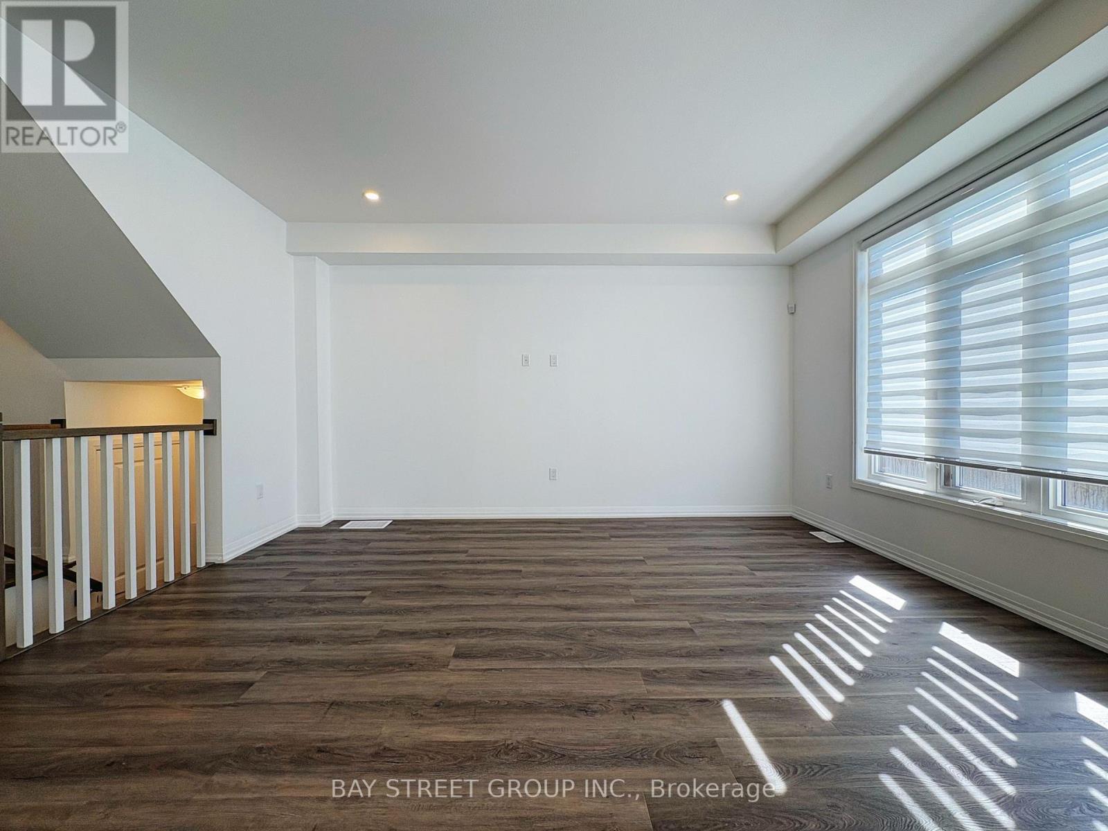7405 Matteo Drive, Niagara Falls, Ontario  L2H 2Y6 - Photo 4 - X13833464