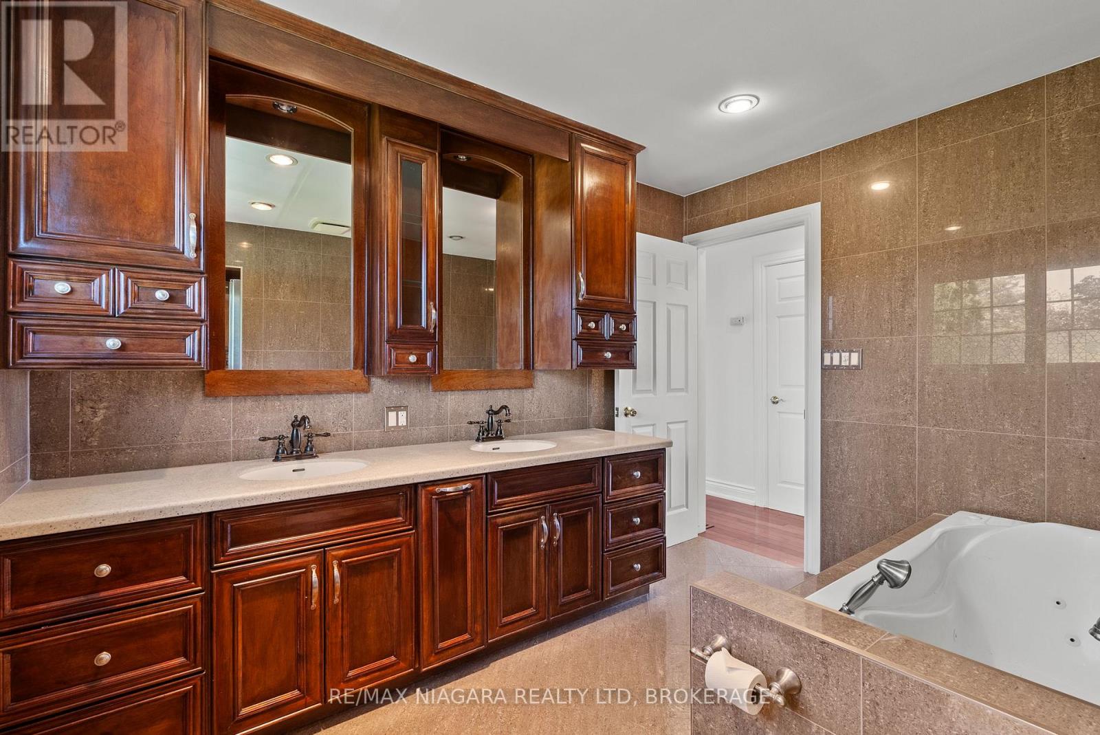 21 Garrison Village Drive, Niagara-On-The-Lake, Ontario  L0S 1J0 - Photo 26 - X13836112
