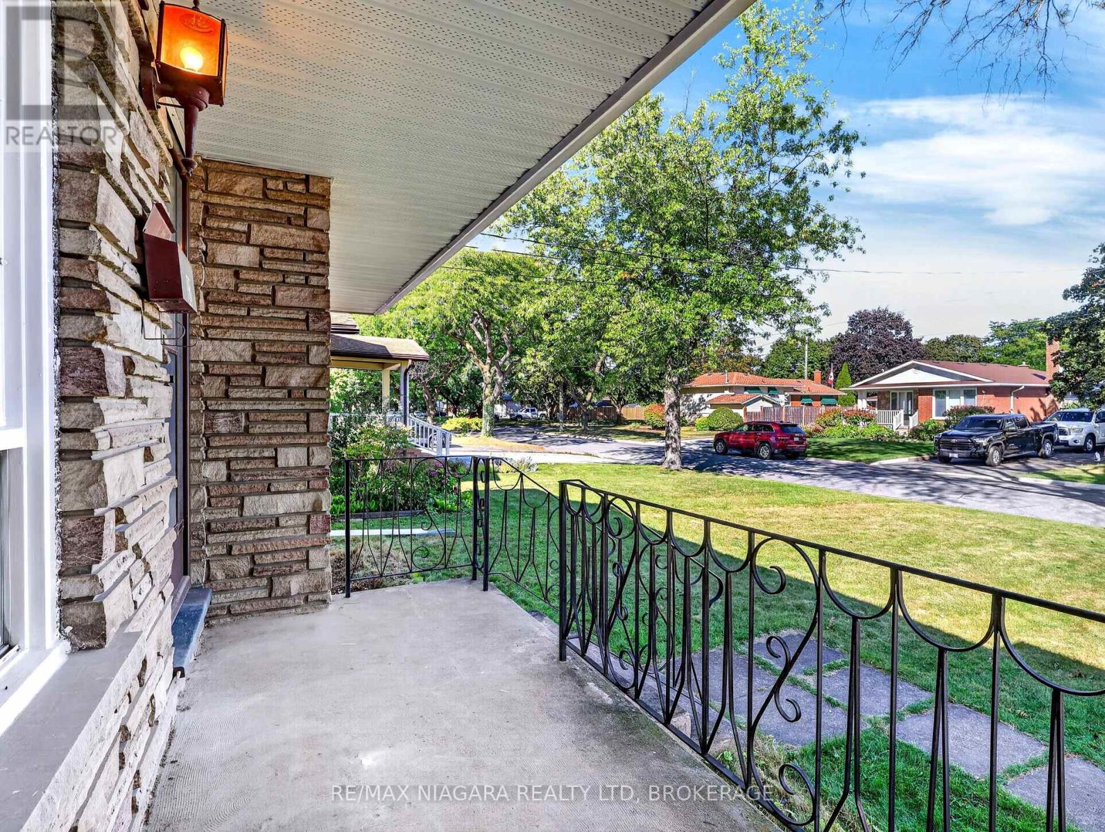 82 Regent Drive, St. Catharines, Ontario  L2M 3L7 - Photo 3 - X13836354