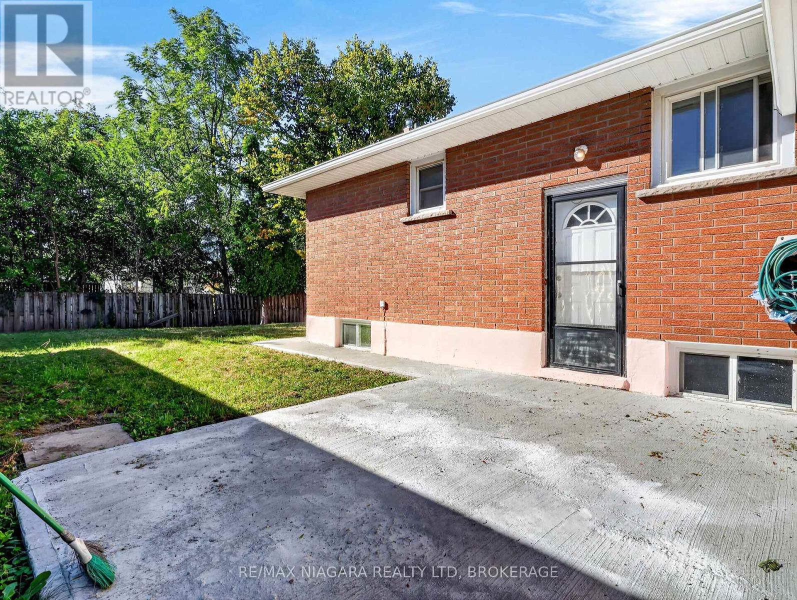 82 Regent Drive, St. Catharines, Ontario  L2M 3L7 - Photo 4 - X13836354