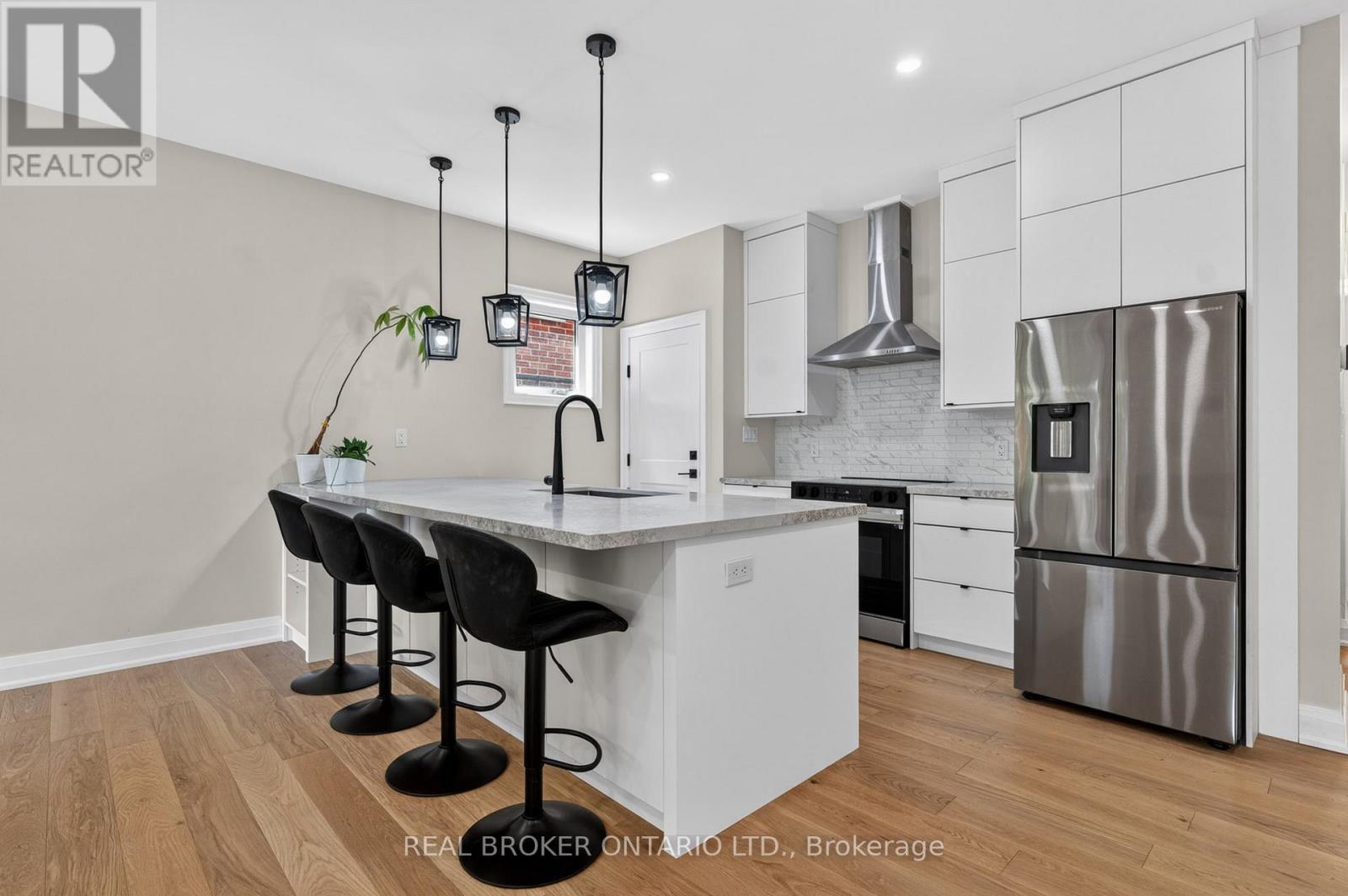 5 Marina Avenue, Toronto, Ontario  M8W 1J8 - Photo 12 - W13422802