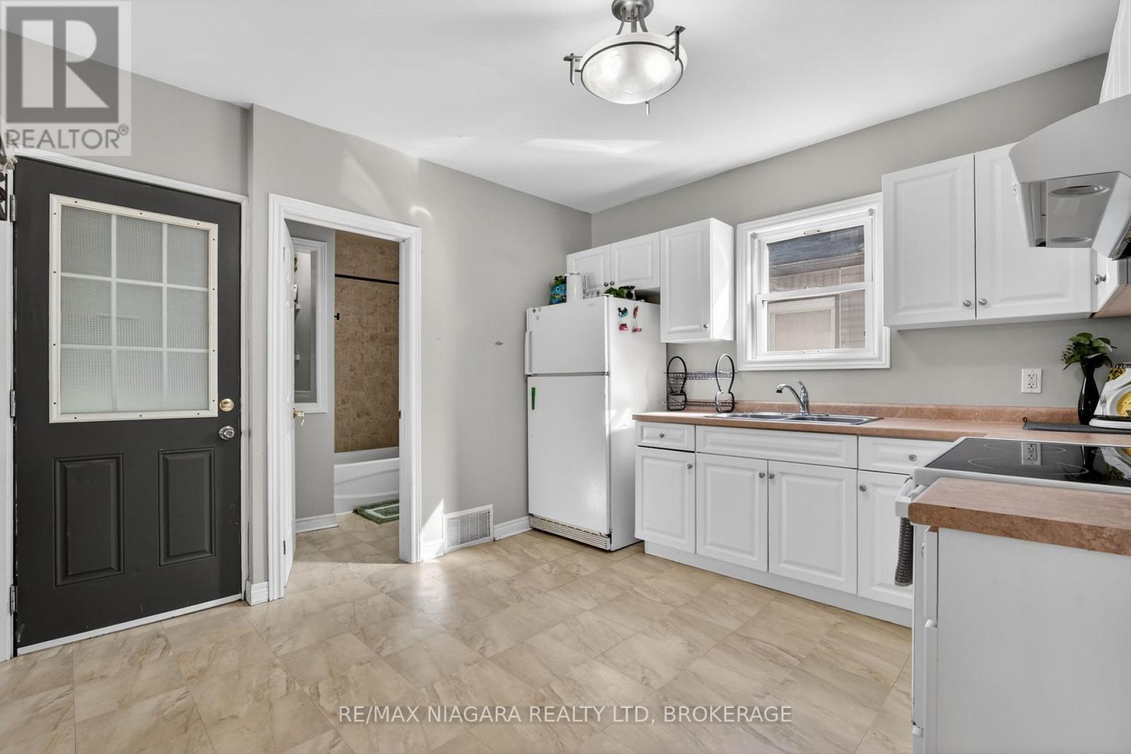 214 Niagara Street, St. Catharines, Ontario  L2M 4V4 - Photo 6 - X13837724