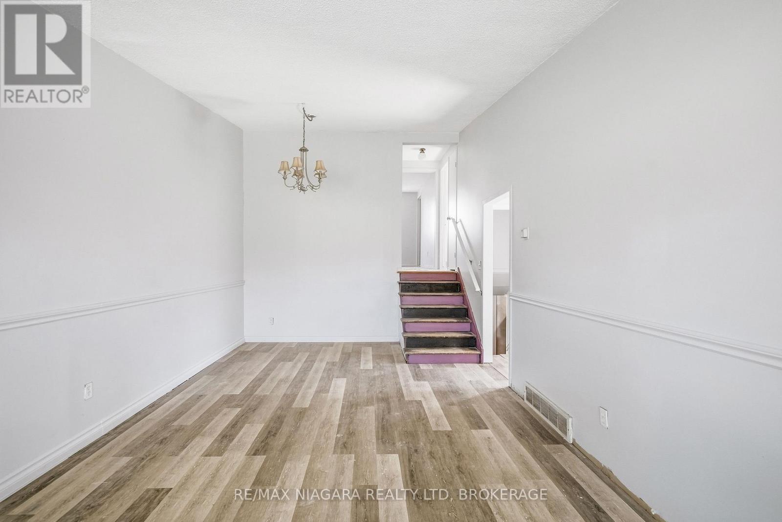 6916 Dolphin Street, Niagara Falls, Ontario  L2E 6Y2 - Photo 18 - X13837726