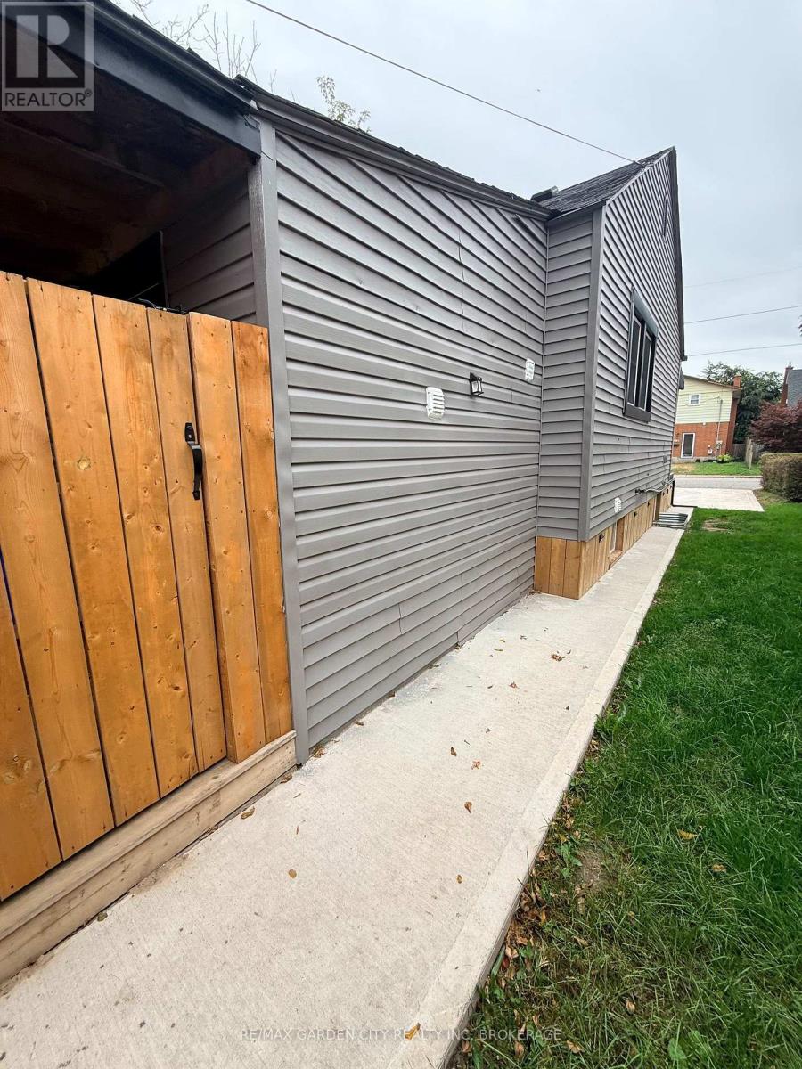 5261 Buchanan Avenue, Niagara Falls, Ontario  L2E 5A7 - Photo 15 - X13839106