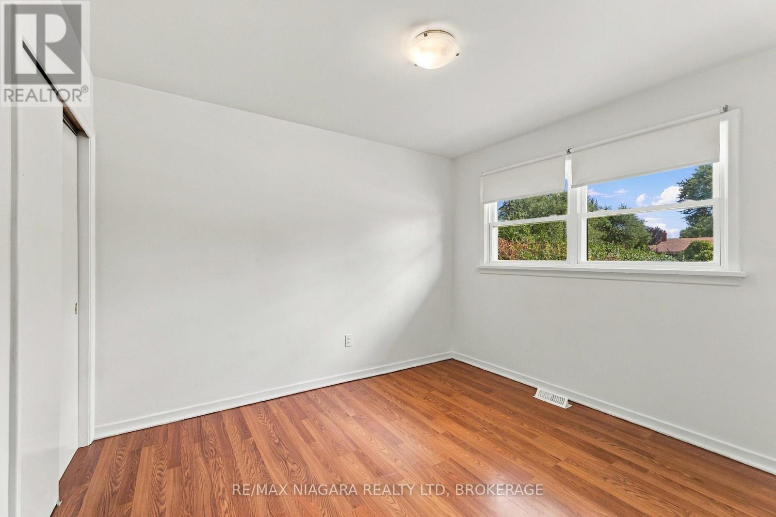 29 Glengarry Road, St. Catharines, Ontario  L2T 2T9 - Photo 11 - X13839456