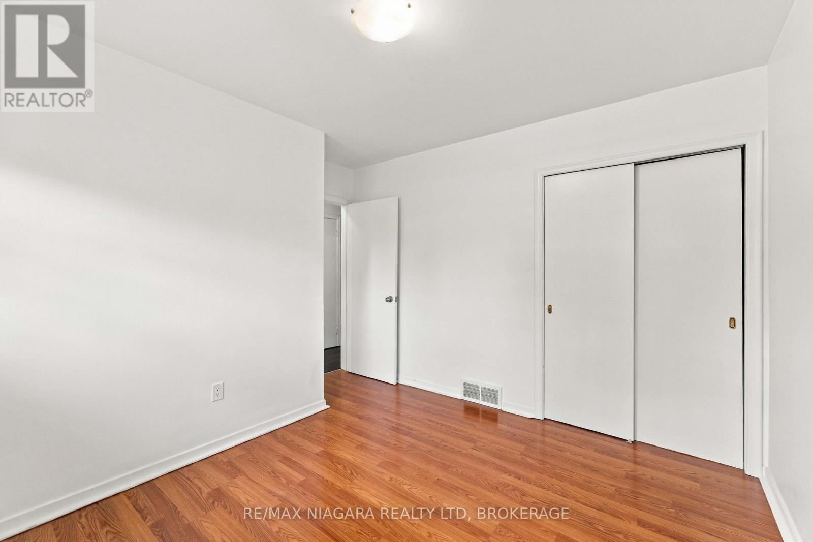 29 Glengarry Road, St. Catharines, Ontario  L2T 2T9 - Photo 12 - X13839456