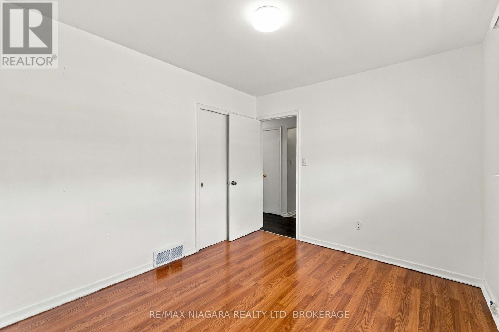 29 Glengarry Road, St. Catharines, Ontario  L2T 2T9 - Photo 13 - X13839456