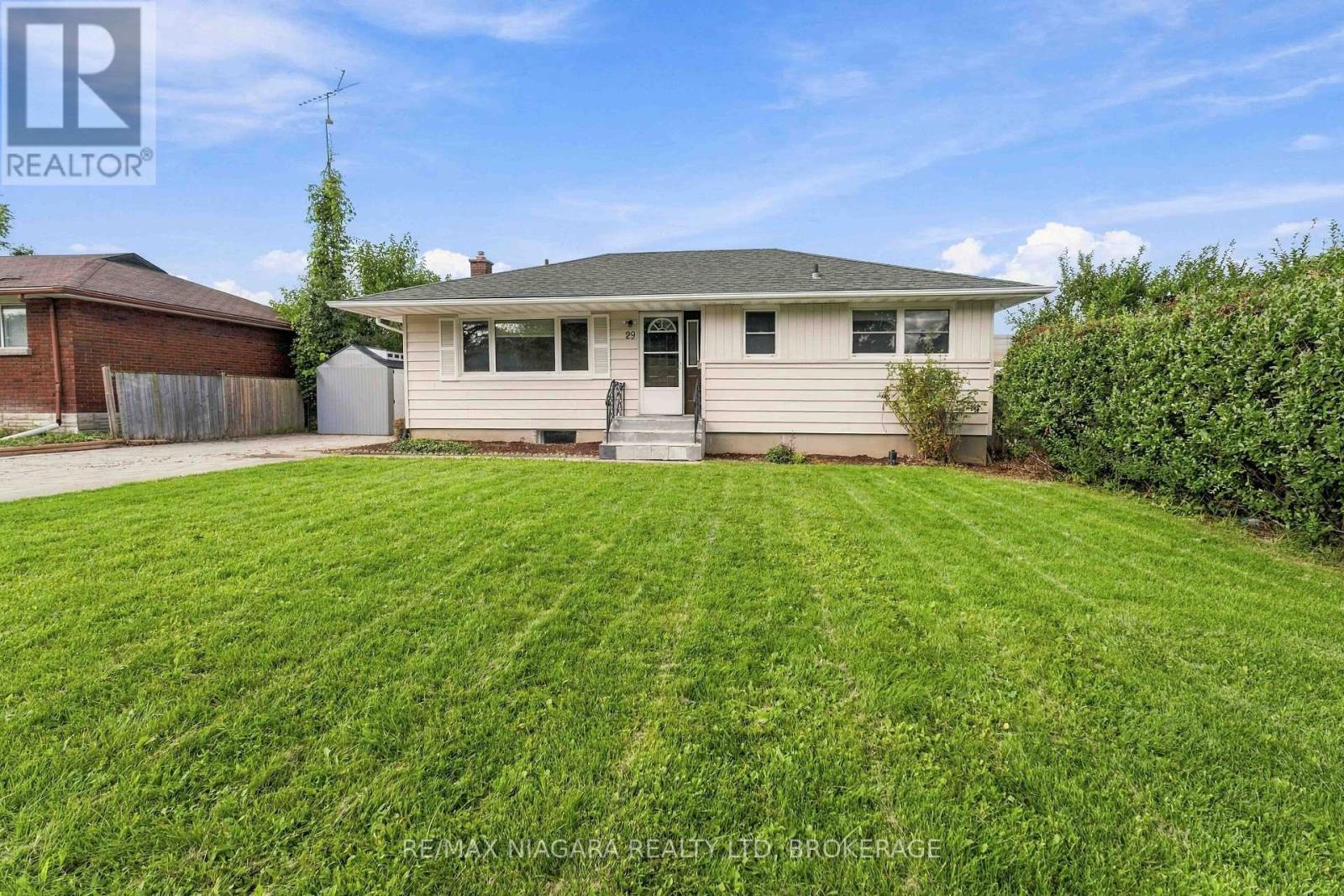 29 Glengarry Road, St. Catharines, Ontario  L2T 2T9 - Photo 2 - X13839456