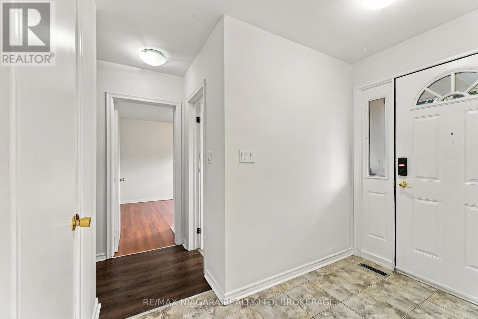 29 Glengarry Road, St. Catharines, Ontario  L2T 2T9 - Photo 3 - X13839456
