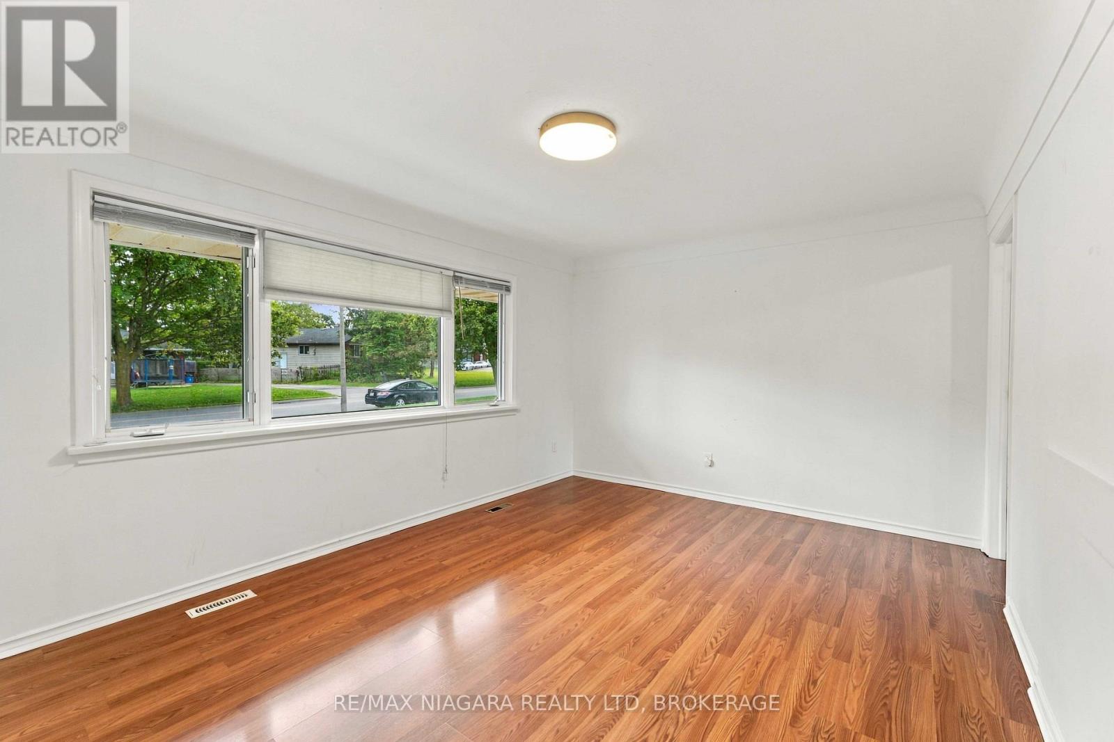 29 Glengarry Road, St. Catharines, Ontario  L2T 2T9 - Photo 7 - X13839456