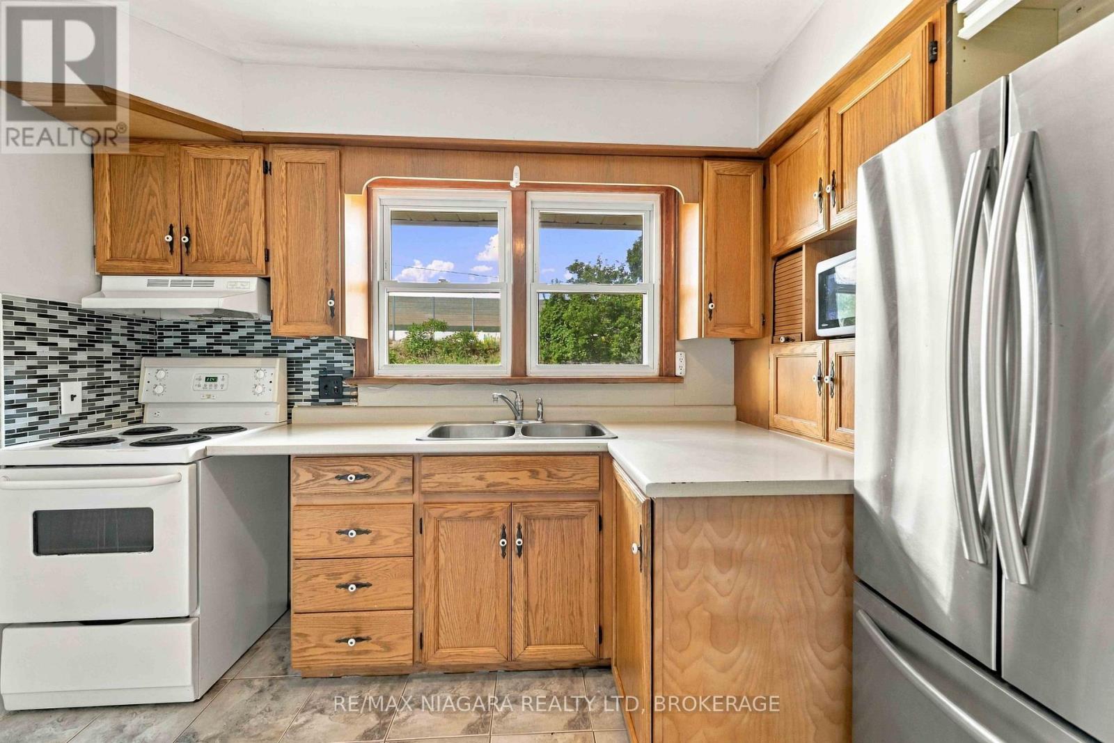 29 Glengarry Road, St. Catharines, Ontario  L2T 2T9 - Photo 8 - X13839456