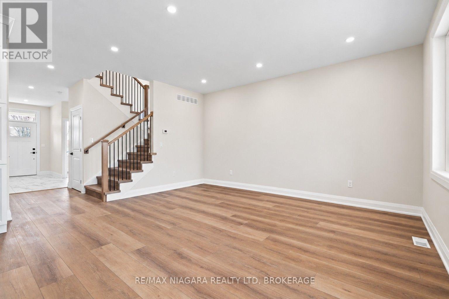 63 Swan Avenue, Pelham, Ontario  L3E 0B1 - Photo 4 - X13843632