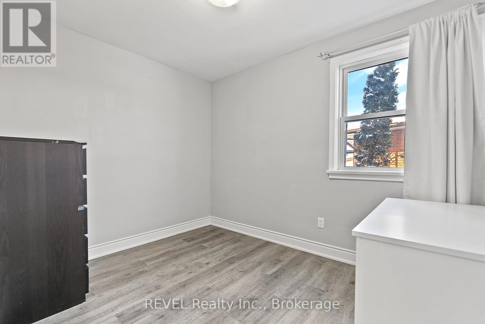 Upper Unit - 8327 Parkway Drive, Niagara Falls, Ontario  L2G 6W8 - Photo 16 - X13842292