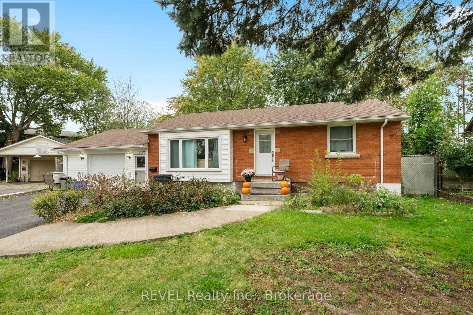 Upper Unit - 8327 Parkway Drive, Niagara Falls, Ontario  L2G 6W8 - Photo 2 - X13842292