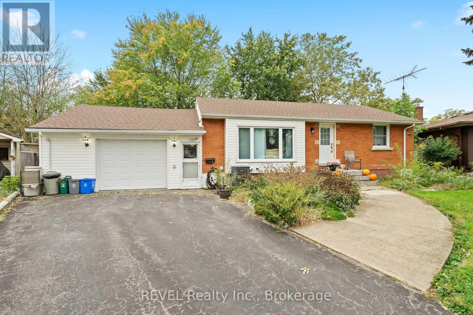 Upper Unit - 8327 Parkway Drive, Niagara Falls, Ontario  L2G 6W8 - Photo 3 - X13842292