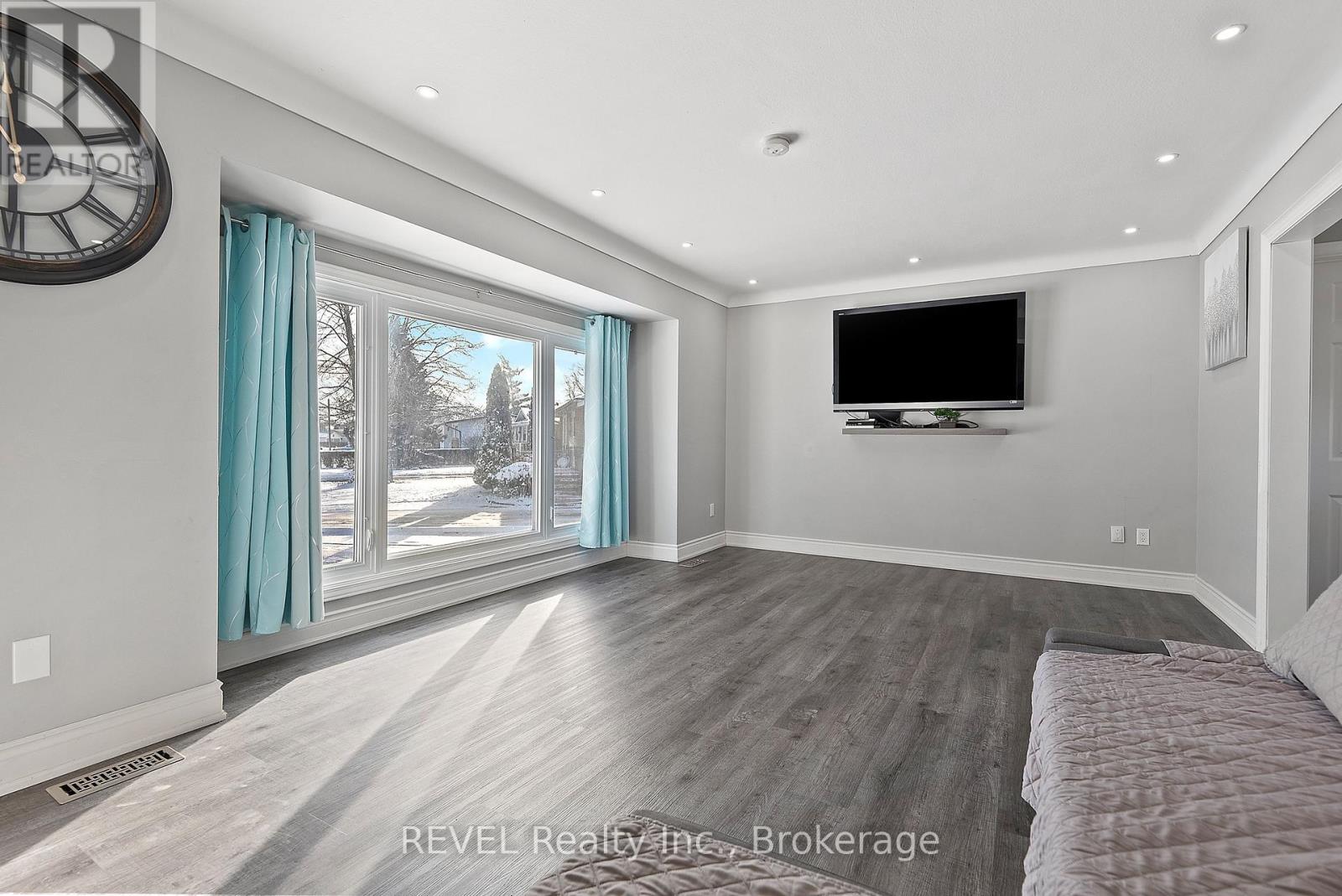 Upper Unit - 8327 Parkway Drive, Niagara Falls, Ontario  L2G 6W8 - Photo 5 - X13842292