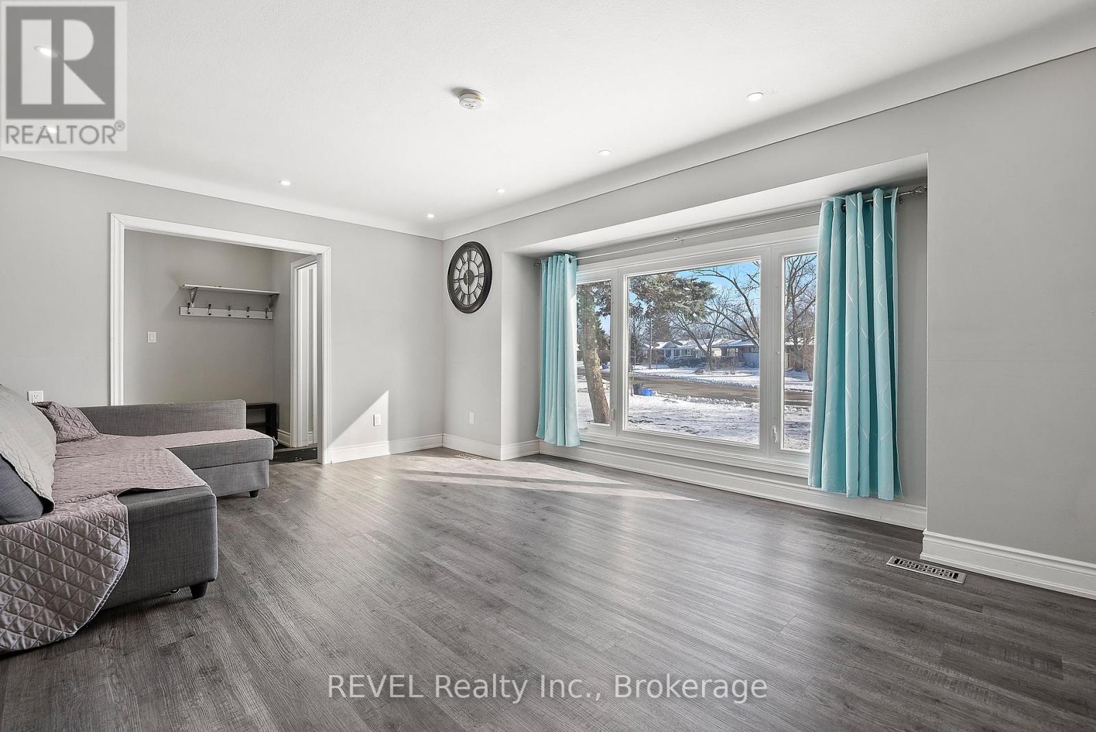 Upper Unit - 8327 Parkway Drive, Niagara Falls, Ontario  L2G 6W8 - Photo 6 - X13842292