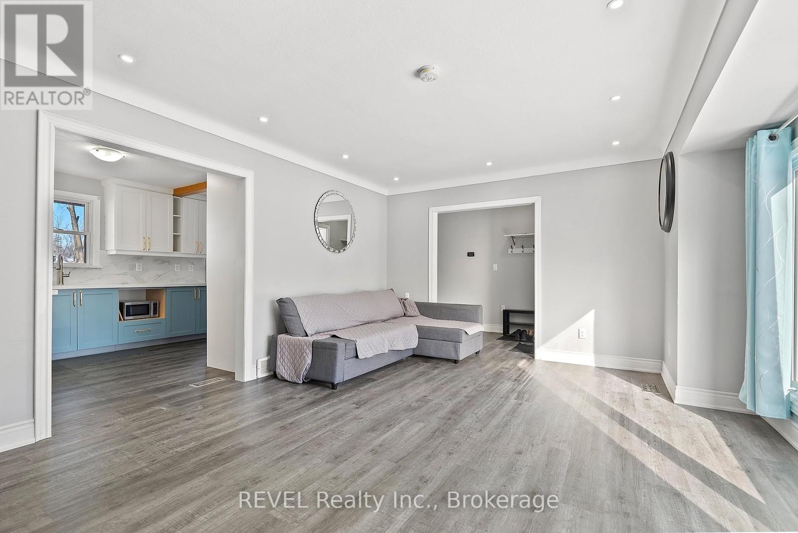 Upper Unit - 8327 Parkway Drive, Niagara Falls, Ontario  L2G 6W8 - Photo 7 - X13842292