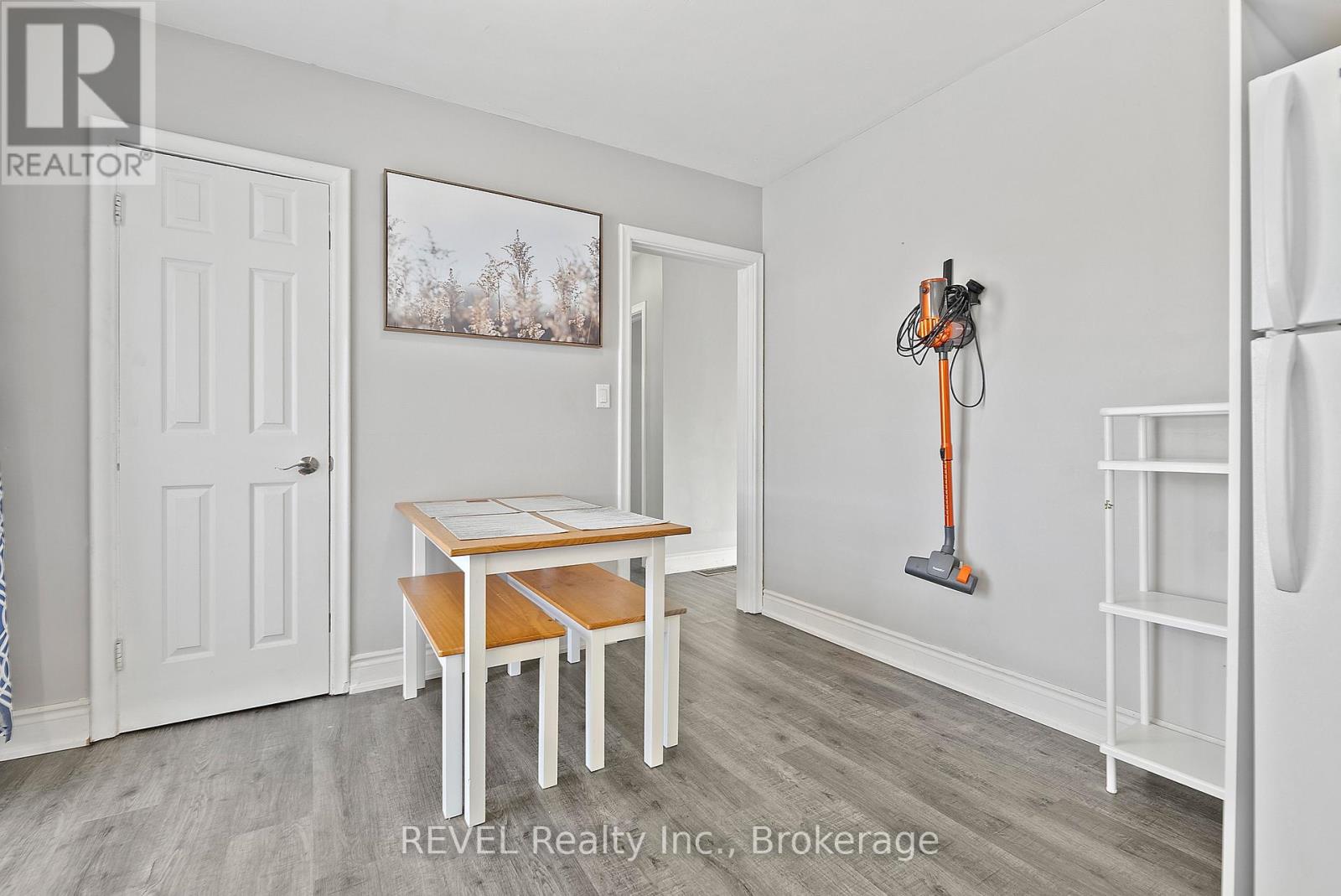 Upper Unit - 8327 Parkway Drive, Niagara Falls, Ontario  L2G 6W8 - Photo 9 - X13842292