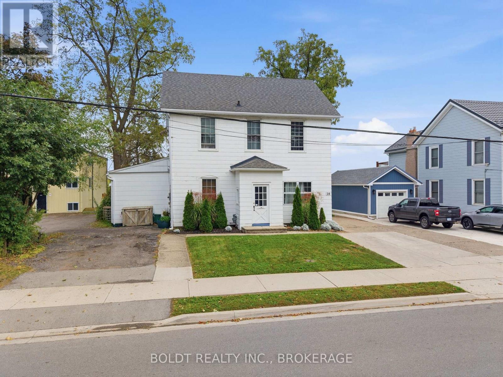 28 Chapel Street S, Thorold, Ontario  L2V 2C6 - Photo 2 - X13843826