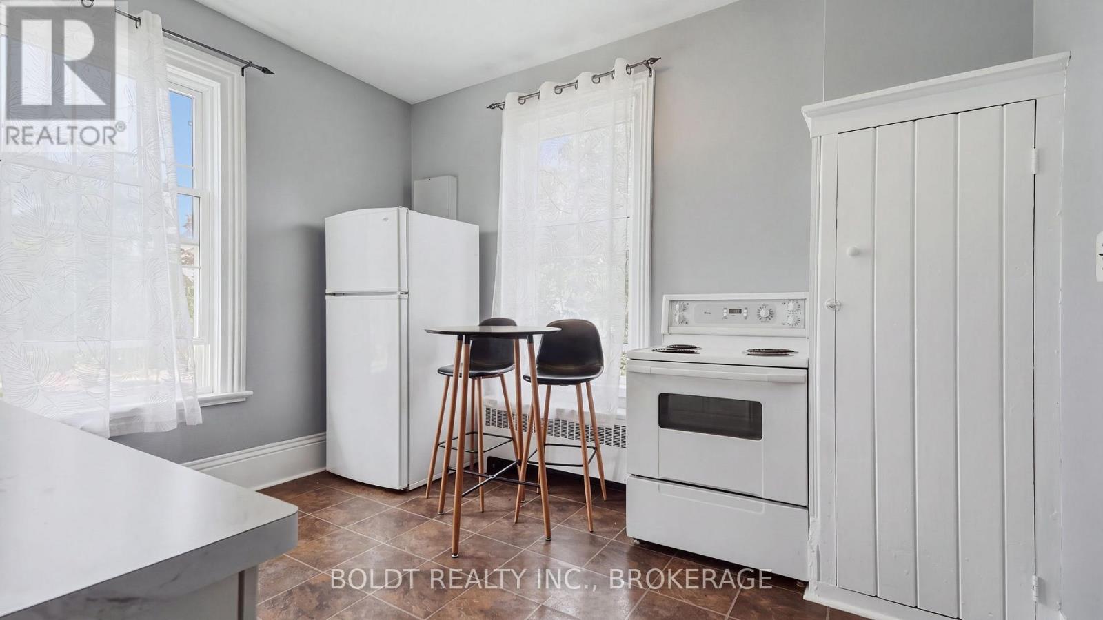 28 Chapel Street S, Thorold, Ontario  L2V 2C6 - Photo 25 - X13843826