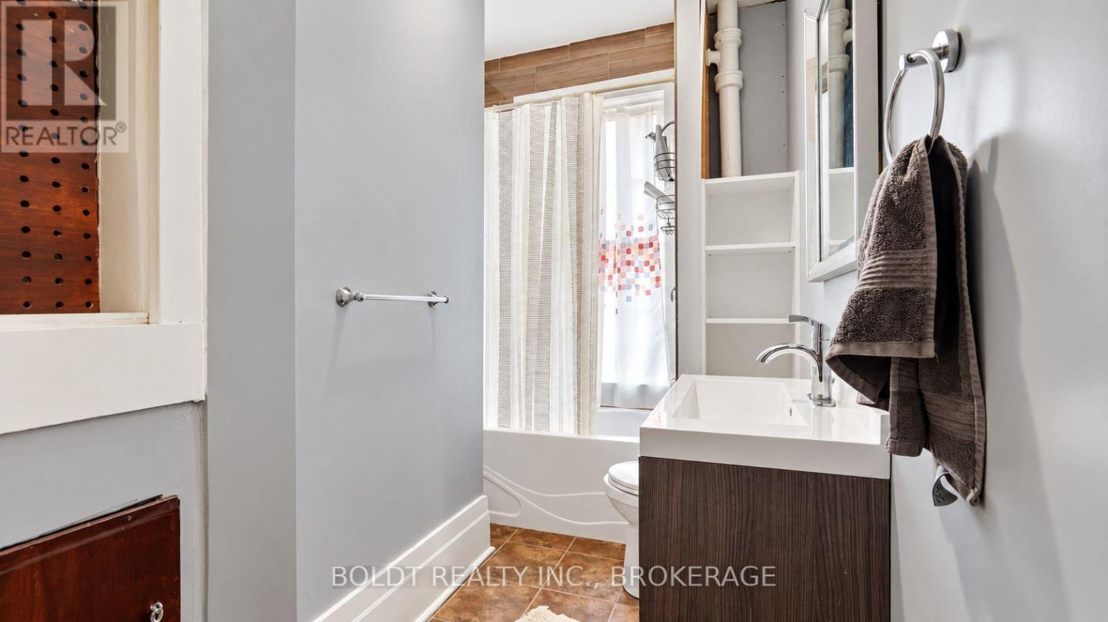28 Chapel Street S, Thorold, Ontario  L2V 2C6 - Photo 30 - X13843826